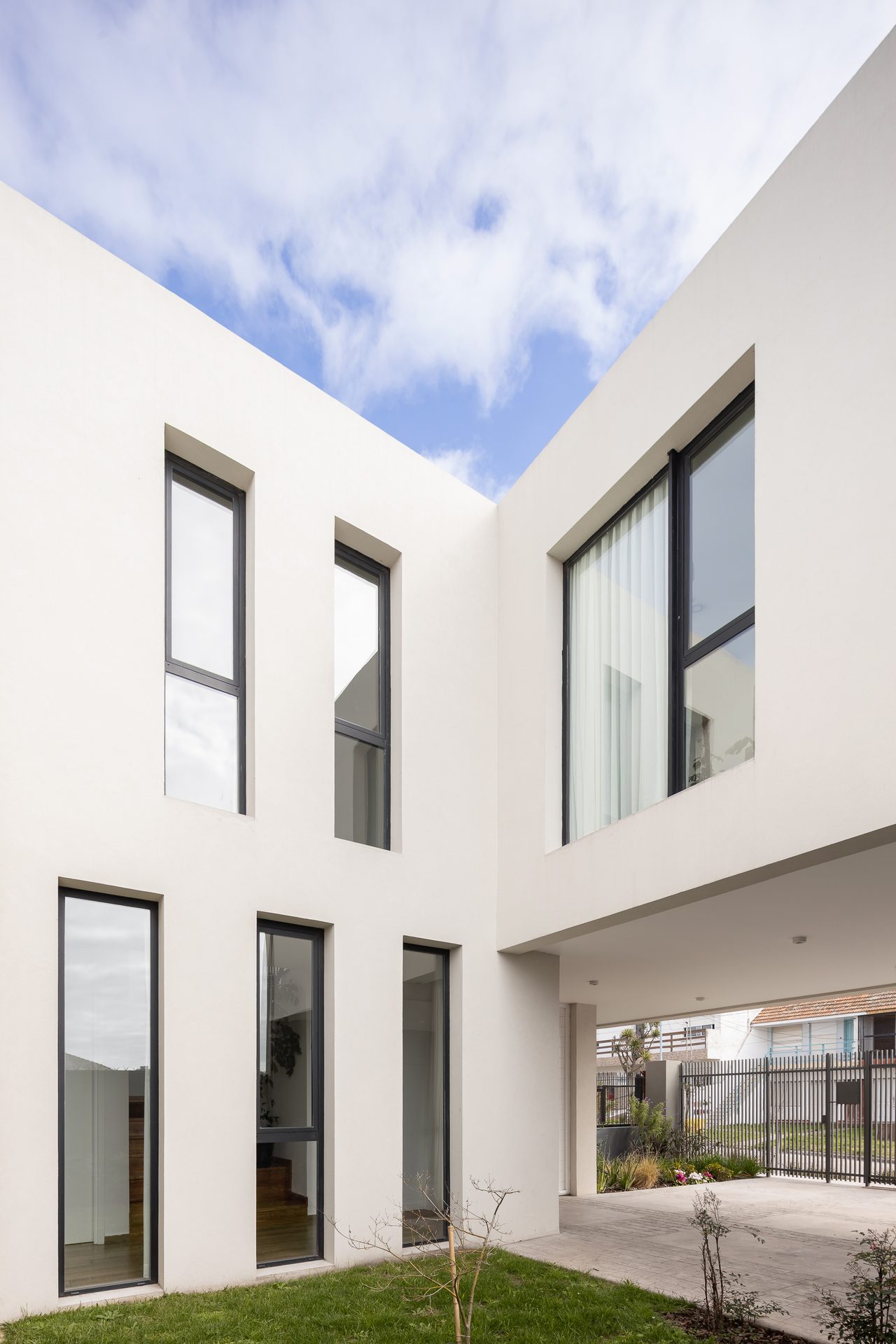 South House · Houses · Mar del Plata, Argentina — image 3 of 10