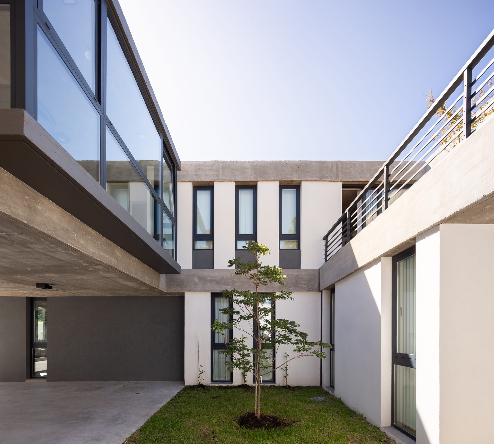 Larrea Houses · Vivienda multifamiliar · Hasta 3 niveles · Mar del Plata, Argentina — image 6 of 23