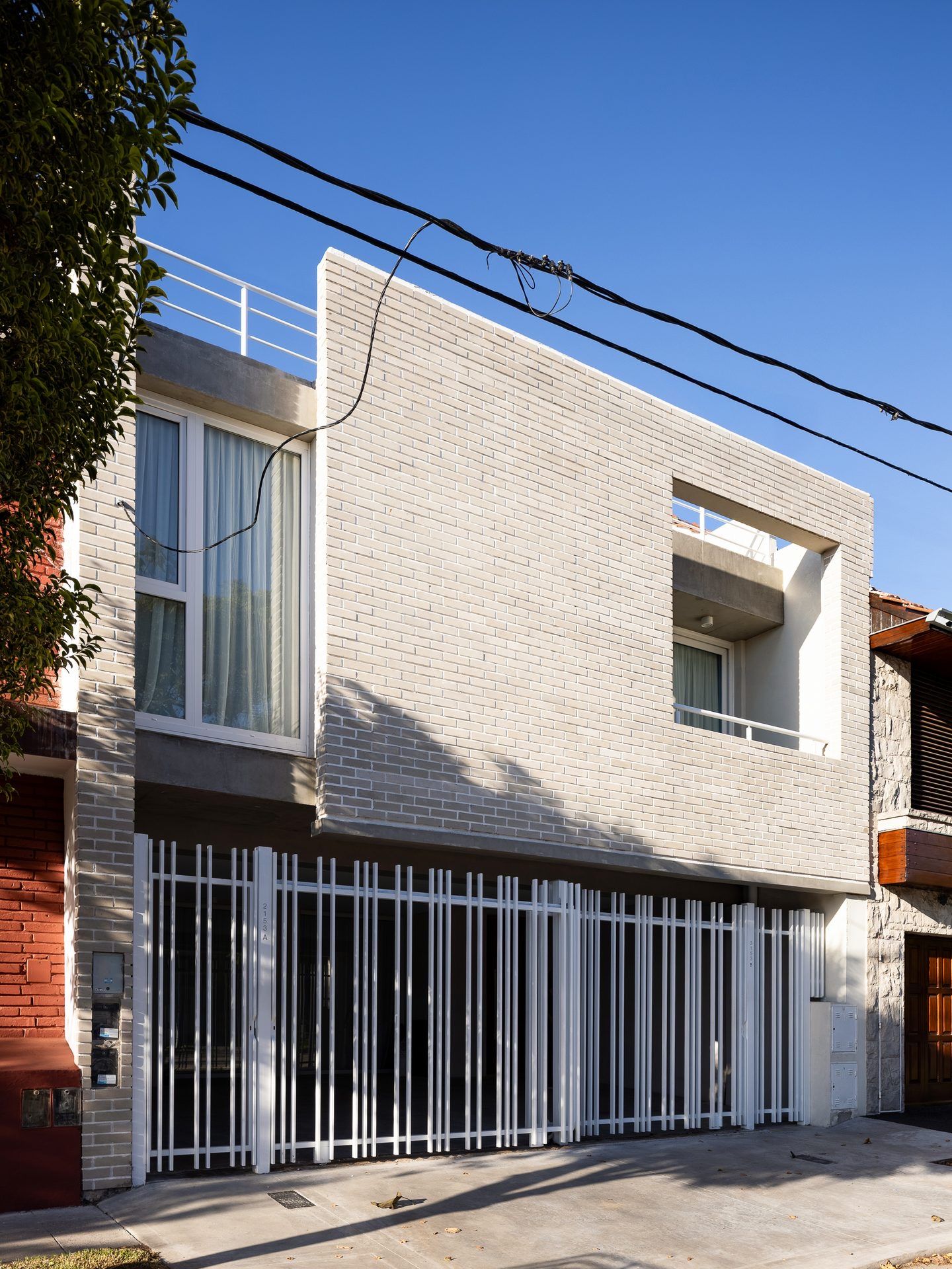 Larrea Duplex · Housing · Duplex · Mar del Plata, Argentina — image 2 of 38