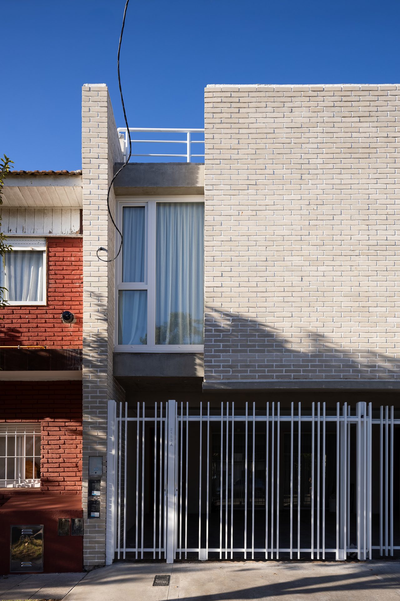 Larrea Duplex · Housing · Duplex · Mar del Plata, Argentina — image 3 of 38