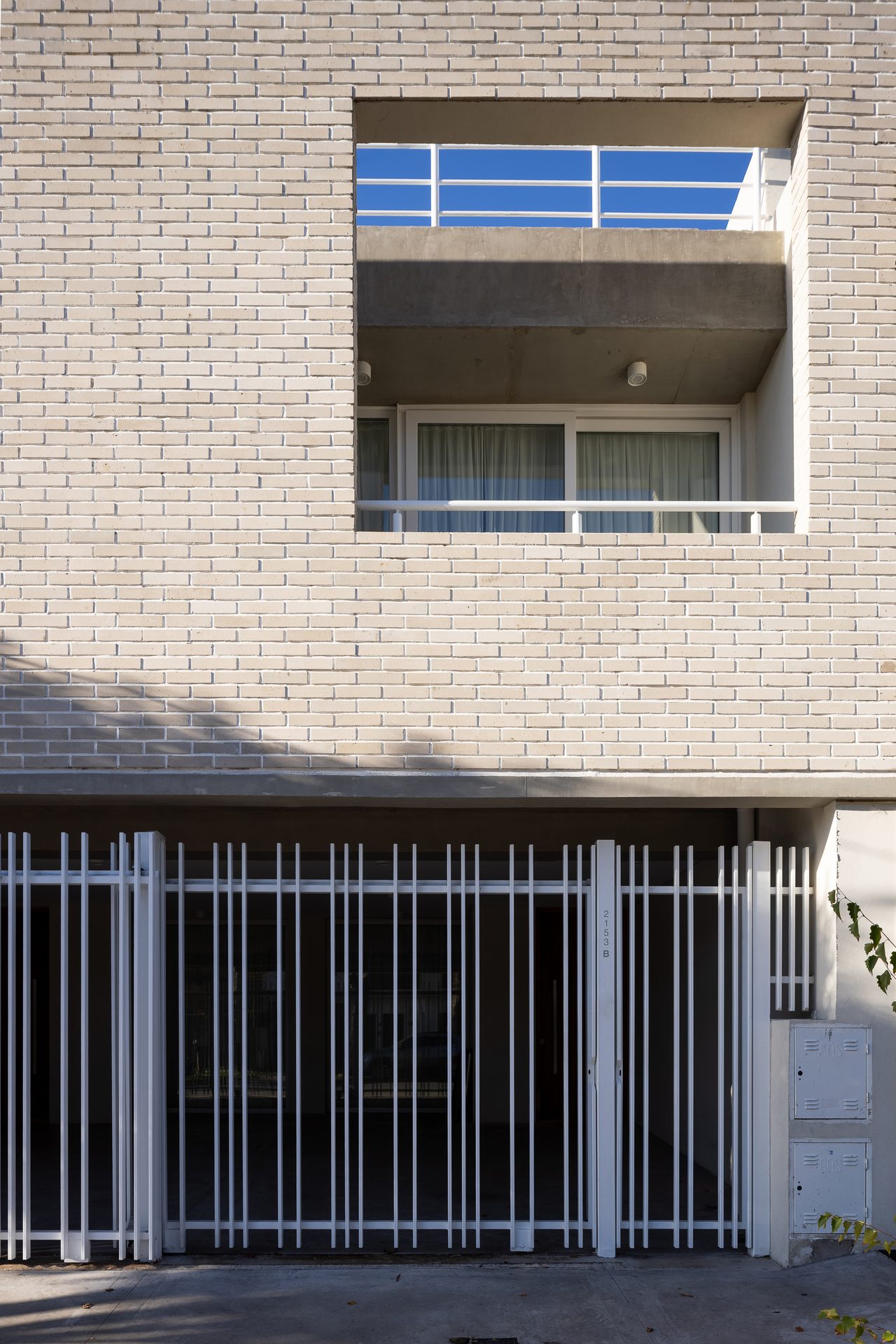 Larrea Duplex · Housing · Duplex · Mar del Plata, Argentina — image 4 of 38